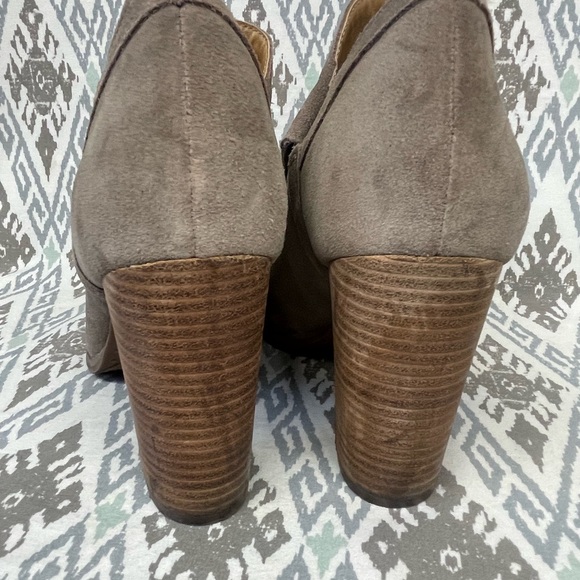 Lucky Brand Laretah Taupe Suede Leather Open Toe High Heel Ankle Boots Size 9 - Picture 4 of 7